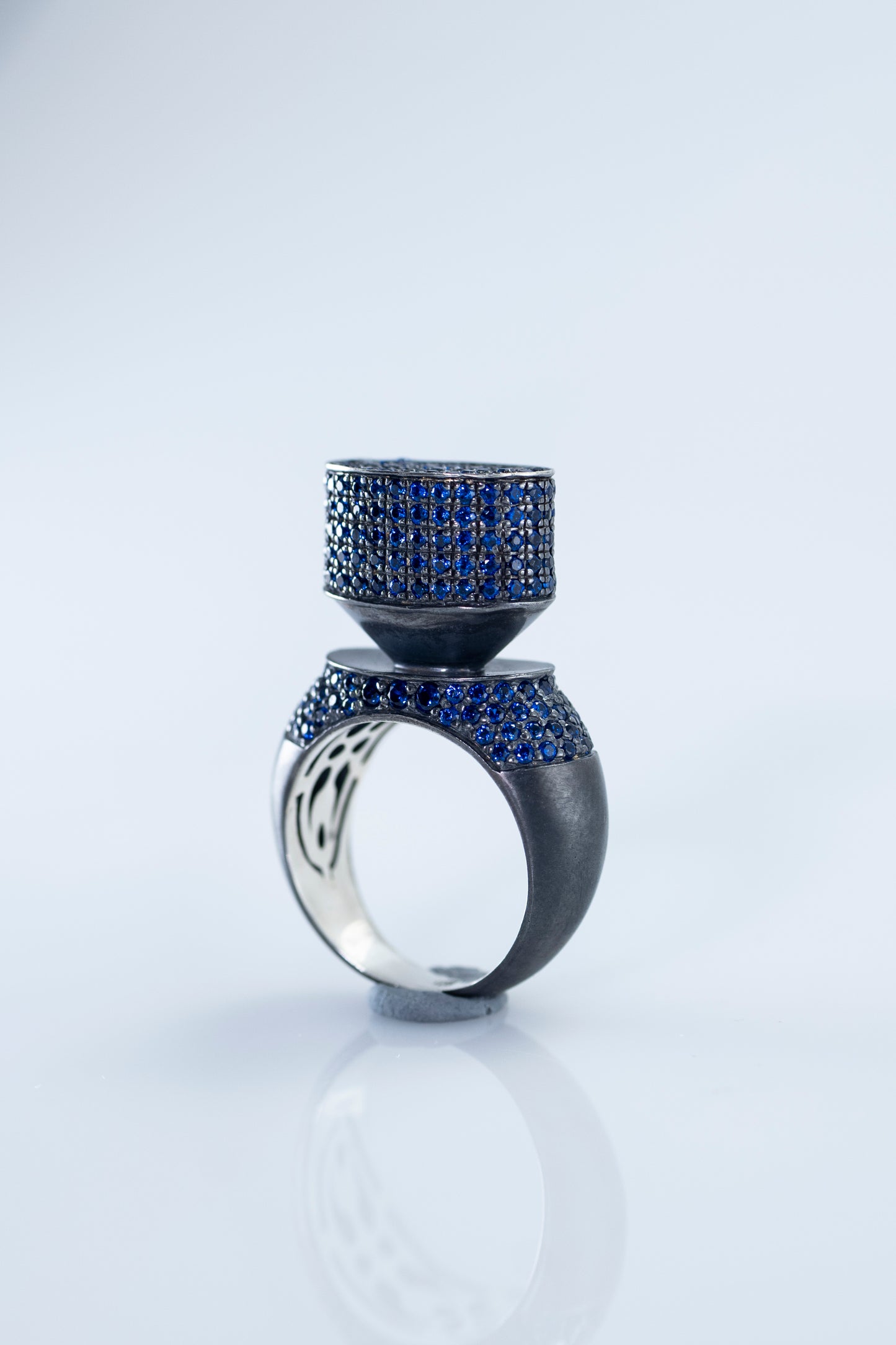 'Blue Hormone' Silver Ring with Blue Crystals