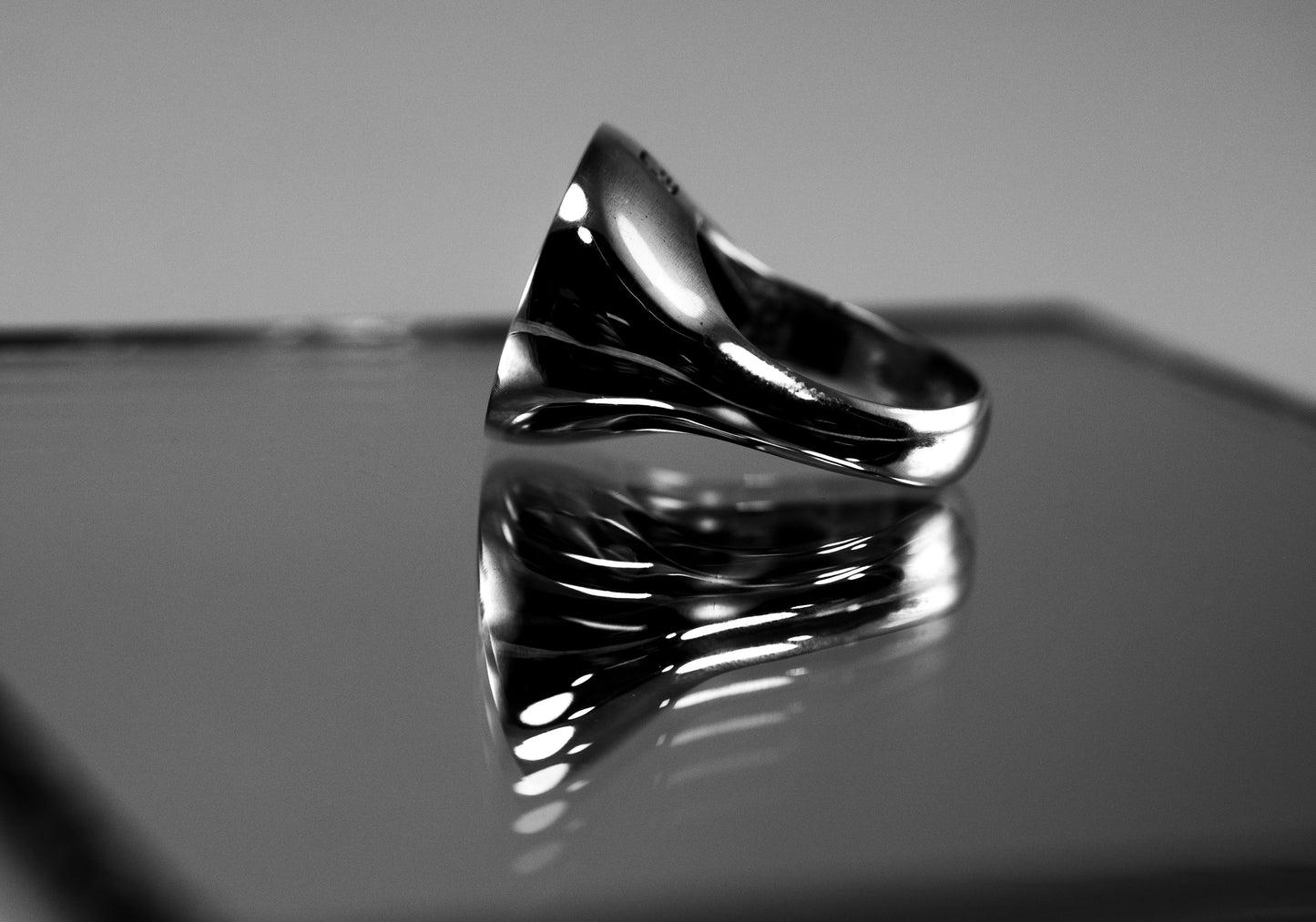 Cosmic Minimalism: Silver Ring Collection Takes You to "Space2"